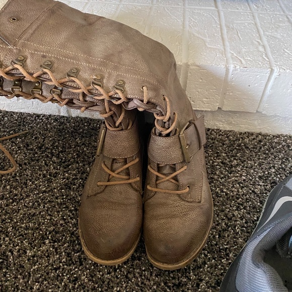 Knee high boots - Picture 1 of 2